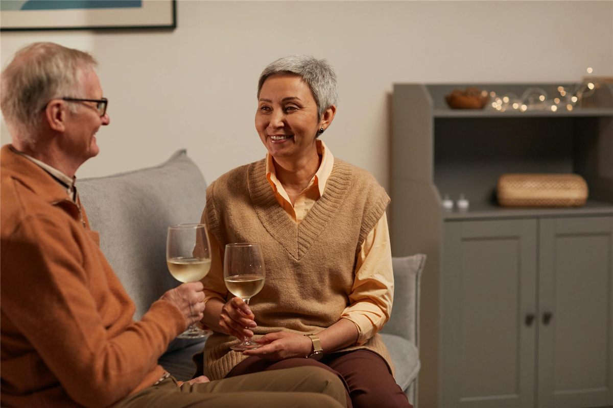 The Benefits of Older Dating Online